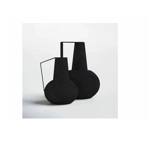 Pot en métal fait à la main avec poignées incurvées vase de table en fer moderne décoratif maison salon vase de table décor - Product Image 5