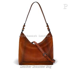 Bolso de hombro de cuero Vintage Voyage Retro Revival Hardware antiguo Acabado envejecido Formas clásicas Encanto nostálgico Estilo patrimonial - Product Image 5