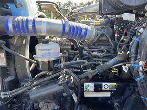 Affordable Quality USED 2019 348 Tandem Axle 28 ft Flatbed Truck - 350HP Automatic Ready To Export Worldwide - Product Image 6