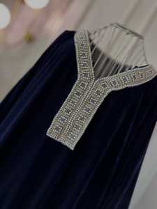 Abaya Kaftan Traditionnelle Musulmane Grande Taille en Velours Polyester Doublure Satinée Style Dubaï Longueur Ras du Sol Légère – Vente en Gros AWAIS HOUSE - Product Image 4