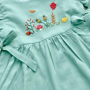 Vestido de lino suave bordado a mano para niñas, estilo informal para el primer cumpleaños de niños pequeños, OEM hecho en Vietnam - Product Image 2