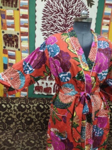 Kimono de algodón suave con diseño de fruta impresa a mano para mujer tela transpirable ligera perfecta para vacaciones en la playa o informal - Product Image 6