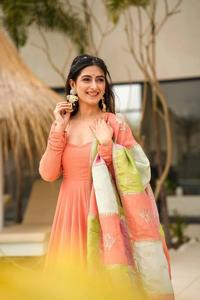 ชุดเดรส anarkali อินเดียหรูหราแบบพรีเมียมลายคนดังบอลลีวู้ดชุดชนเผ่าดีไซน์ไฮเอนด์สำหรับงานแต่งงานและงานเฉลิมฉลอง - Product Image 5