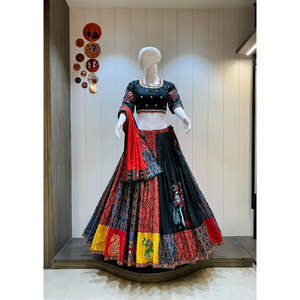 Tenue Traditionnelle Authentique Laxmi Lifestyle pour Femme en Coton Imprimé Ikkat avec Broderie Gamthi, Anti-humidité, Toutes Saisons - Product Image 1