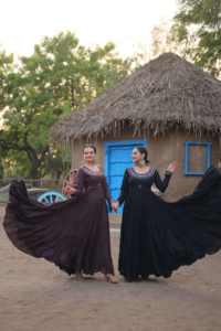 Dernière tenue de créateur Excellente qualité de haute qualité à la demande Look élégant Rayonne cultivée avec un vrai miroir Fabrication de Surat - Product Image 2