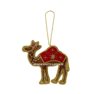 เครื่องประดับคริสต์มาสสีทองผ้ารูปอูฐสีแดงและน้ำตาลงานปักลายซารีพร้อมของตกแต่งแบบแขวนสวยงาม - Product Image 1