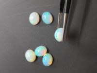 Opale d'Éthiopie naturelle traitée certifiée RED MOUNTAIN, cabochon ovale 10x8mm, jeu de couleurs/effet de feu multicolore, pour la fabrication de bijoux