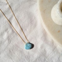 Larimar coquille sculpté pendentif sculpté à la main collier de pierres précieuses en laiton plaqué or chaîne cristal Animal guérison charme bijoux pour elle