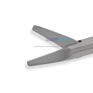 กรรไกรขนาดเล็กสแตนเลสสำหรับการผ่าตัดผ่านกล้องทางหน้าอก ใบมีดคมแบบตรง 1 ซม. ปลายทู่ ขนาดแกน 5 มม. ด้ามจับแบบวงแหวน ขนาด 6.5 นิ้ว (16.5 ซม.) - Product Image 6