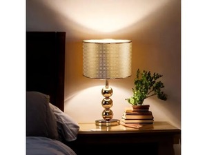 Lámpara de noche de estilo moderno y tradicional, pantalla pintada a mano artesanal para iluminación difusa suave, precio razonable, accesible - Product Image 4