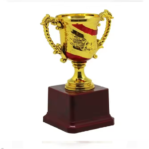 Récompenses de style bouclier, finement conçues, mettant en valeur des tons dorés riches et un attrait classique distingué, à prix de gros. - Product Image 3