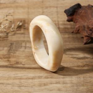 Bracelet rond en résine acrylique colorée, fait main, modèle artisanal, pour femmes - Product Image 5