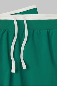 Short d'entraînement réfléchissant pour homme Polyester léger à séchage rapide avec bordure réfléchissante Taille élastique et doublure en maille Conçu pour - Product Image 5