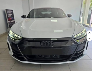 Audi E-tron GT con Volante a la Izquierda, 300-400 CV, 400-500 Nm, en Venta - Product Image 3