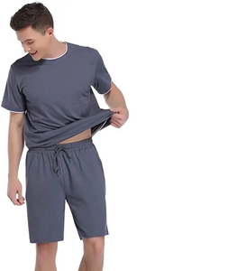 Conjuntos deportivos innovadores de verano para hombre, con logotipo personalizado, de dos piezas, camiseta y pantalones cortos, para entrenamiento y jogging, OEM. - Product Image 3