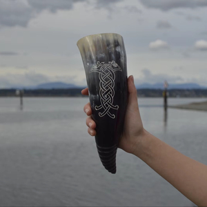 Corne à boire naturelle Viking de haute qualité polie écologique en corne de buffle Design animal - Product Image 1