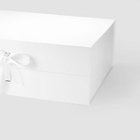 Boîtes cadeaux magnétiques de luxe sur mesure, petites et extra grandes, avec revêtement UV, laminage mat, gaufrage et ruban blanc.