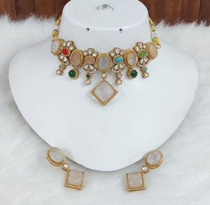 Ensemble de collier ras du cou en laiton Polki et Monalisa inspiré de Sabyasachi, parfait pour les mariages, les tenues de soirée, dernier design, qualité supérieure - Product Image 4