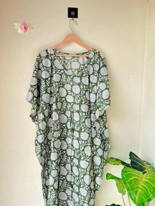 Elegante Kaftán de Algodón Ligero y Transpirable, Estampado Floral Hecho a Mano, Estilo Boho, Reversible, Camisón Largo para Dormir - Product Image 5