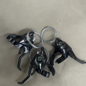 Manettes <span class=keywords><strong>de</strong></span> <span class=keywords><strong>vitesse</strong></span> en alliage d'aluminium avec indicateur <span class=keywords><strong>de</strong></span> <span class=keywords><strong>vitesse</strong></span> et leviers <span class=keywords><strong>de</strong></span> frein V-Brake, adaptées aux vélos <span class=keywords><strong>de</strong></span> montagne, <span class=keywords><strong>de</strong></span> route et à pignon fixe - Product Image 1