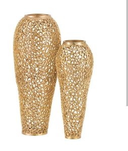 Una maceta de aluminio finamente elaborada añade resistencia, estética moderna y belleza duradera a los espacios habitables. - Product Image 5