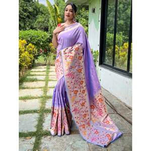 Precioso Sari de Seda Paithani Tejido en Lavanda con Blusa para Festivales y Bodas - Product Image 3