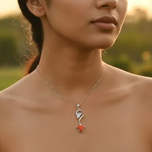 Pendentif en forme de cœur en corail, serti de pierres en argent 925, style minimaliste, bijoux unisexes à porter au quotidien, provenant du Rajasthan - Product Image 3