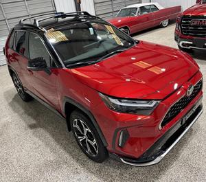 Toyota RAV-4 Prime XSE 2025 à faible kilométrage, un puissant système de 302 ch, autonomie électrique jusqu'à 42 miles - Product Image 1