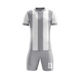Uniformes de Fútbol Sublimados Hechos en Fábrica OEM 2026, 100% Poliéster, Secado Rápido, Transpirable, Conjunto Personalizado de Camiseta y Pantalones Cortos de Fútbol - Product Image 2