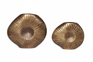 Vase de table en métal en forme de cœur, design antique en laiton avec feuilles, sculpture rustique en aluminium, pot décoratif artisanal en métal côtelé - Product Image 2