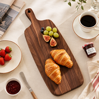 Planche à découper longue en bois de noyer de qualité supérieure avec trou de suspension, planche à découper étroite en bois pour servir le pain et le fromage