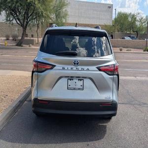 Toyota Sienna LE 2021 de 8 Pasajeros en EXCELENTE ESTADO - Product Image 3