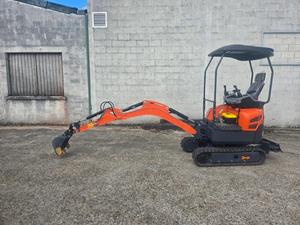 Livraison gratuite HH16 1.6T Mini-excavatrice |   Auvent |   Diesel EPA |   Profondeur de creusement de 2,06 m |   Rayon de fouille de 3,16 m |   Marteau hydraulique prêt à l'emploi - Product Image 2