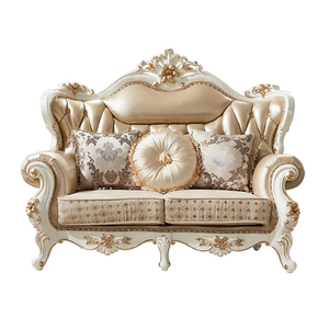 Conjunto clásico de lujo de sofá y sillón de madera tallada con tapicería de cuero o tela capitoné para sala de estar - Product Image 2