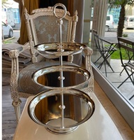 Support à gâteau rond en aluminium Trier TQC, nouveau design, finition nickel, pour servir des cupcakes et des desserts, au meilleur prix.