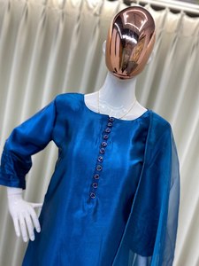 คอลเลกชันเครื่องแต่งกายเทศกาลของผู้หญิงอินเดียผ้าซาตินมอสเย็บเต็มรูปแบบดีไซน์สวย - Product Image 3