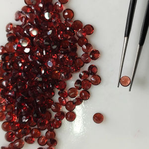 พลอยโกเมนแดงธรรมชาติ 3.75 มม. ทรงกลมเจียระไนแบบบริลเลียนท์ คุณภาพดีที่สุด สำหรับทำเครื่องประดับ - Product Image 2