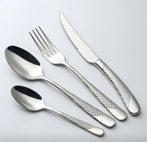 ชุดมีดโลหะทำมือดีไซน์แบบทำมือชุดเครื่องใช้บนโต๊ะอาหารที่บ้านโรงแรมและร้านอาหารพร้อมการตกแต่งที่ยอดเยี่ยมเครื่องใช้บนโต๊ะอาหารชุบเงิน - Product Image 3