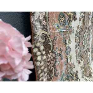 Alfombra Turca Grande de 5.5x8.9 pies, Alfombra de Lana a Cuadros Marrón Vintage - Product Image 4