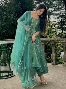 Festival spécial pur mijoter soie tissu broderie et séquence travail couleur vive fête de mariage porter Anarkali avec pantalon et Dupatta - Product Image 2