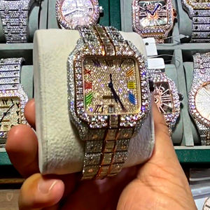 Montre homme de luxe haut de gamme personnalisée en acier inoxydable de qualité supérieure montre diamant pour hommes verre analogique résistant à l'eau charme de haute qualité - Product Image 4