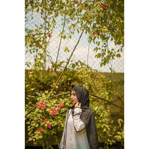 เสื้อเบลาส์และเสื้อเชิ้ตผู้หญิงสีพื้นเรียบหรู - Product Image 2