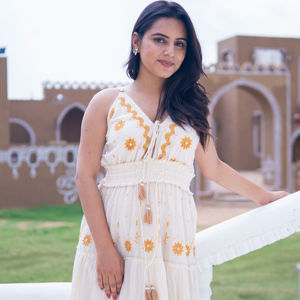 Vestido Midi Bohemio Blanco Etéreo con Escote en V y Volantes, Vestido de Fiesta de Verano con Cintura Natural, Ecológico - Product Image 1