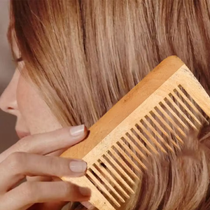 Peine de Madera Duradero con Dientes Suaves, Empaque Personalizable para un Flujo de Cabello Saludable, Peinado Natural y Aseo Cómodo - Product Image 1