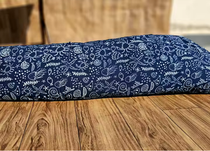 Tissu imprimé en blocs bleu indigo biologique léger poisson teint en légumes imprimé robe rideau matelassé pour chemises pour garçons - Product Image 4