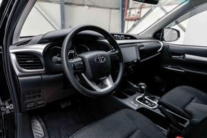 Toyota Hilux HI 2.7L 2025 Limpia - Interior Negro Attitude, Exterior Negro - Product Image 5