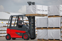 Chariot élévateur Linde série 388 3,5t, système à double pédale Linde, batterie au plomb-acide, chariot élévateur contrepoids E35H