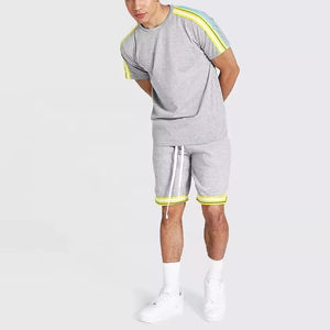 Conjunto deportivo de verano para hombre al por mayor, 2 piezas de talla grande, camiseta térmica transpirable de manga corta y pantalones cortos, estilo callejero - Product Image 1