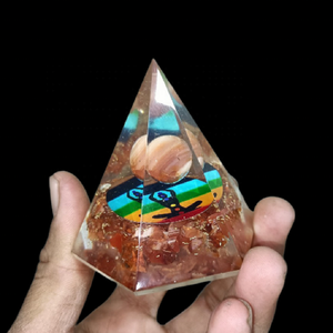 Pirámide de cristal de orgonita de cornalina roja Estilo Chakra Patrón caído Generador de energía Piedra preciosa Curación Tipo de ágata Pirámides de organita - Product Image 2