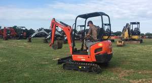 EXCAVADORA COMPACTA USADA MINI KX018-4 con MOTOR de 16.6 HP - Product Image 4